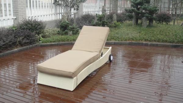 Adjustable Swimming Pool Side Rattan Sun Lounger , Hand-Woven