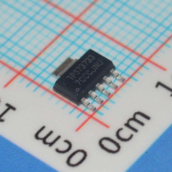 TPS73733DCQ 3,3 V 1 A LDO à très faible bruit (30 µVRMS) avec PSRR élevé (75 dB) 1 % de précision, faible chute de tension (310 mV), broche d'activation stable avec céramique de 1 µF, protection contre le courant/la température en boîtier TO-263