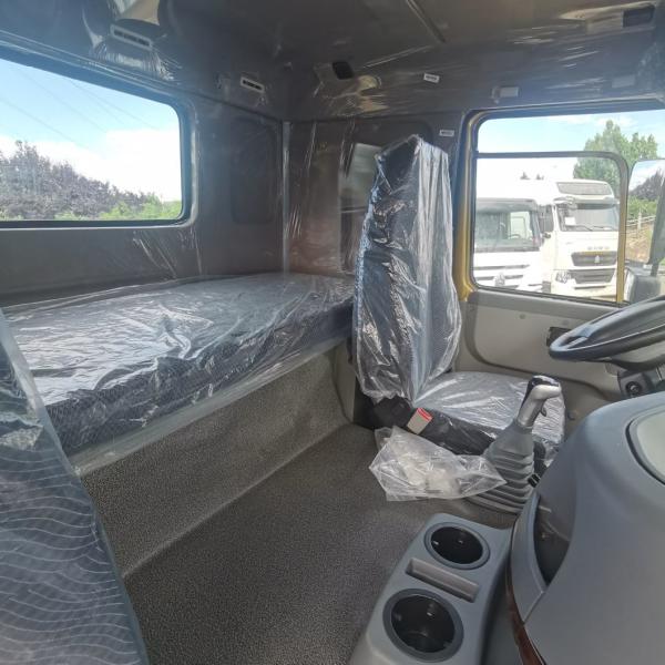 Customized Request Carbon Steel Cargo Box HOWO Tractor Truck with 1000L Fuel Tank