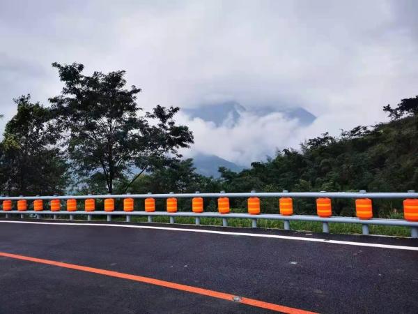 Highway Guardrail Anti-Corrosion Eva Buckets Rolling Anti Crash Guardrail Road Roller Barrier Fence
