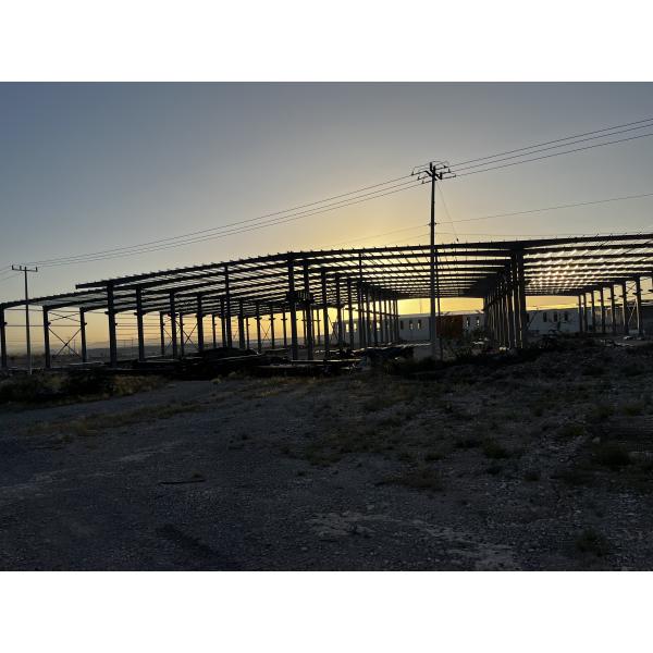 Устойчивость к погодным условиям Легкая стальная конструкция здания Легко устанавливается Настраиваемая