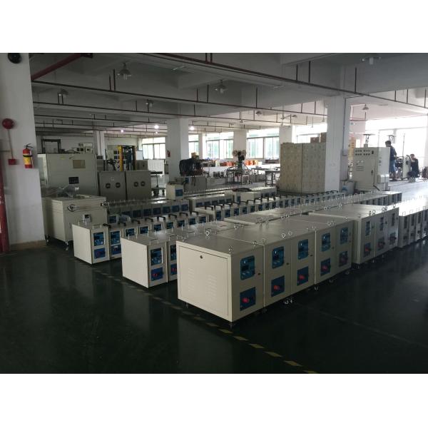 частота машины 10-50хз Флуктуалтинг термической обработки металла 60КВ с промышленным охладителем