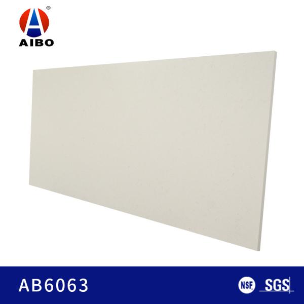 非多孔性の18MMの台所カウンタートップの白いカラーラの水晶石