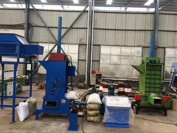 madeira de 4500kg 17.5kw 25kg/Bale que barbeia a prensa para a linha de rapagem de madeira do prouction
