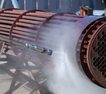 Système de jet d'eau haute pression robuste pour le nettoyage de canalisations industrielles