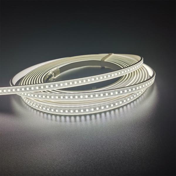 Luz conduzida impermeável DC24V T02-24V-5050-RGB-60LED da corda do rolo de SMD5050 30m/