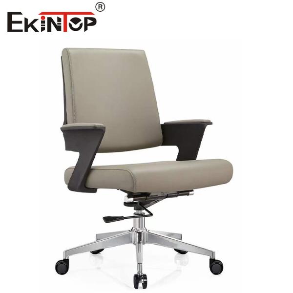 Chaise de bureau en cuir synthétique avec roulettes pivotantes et réglage de hauteur