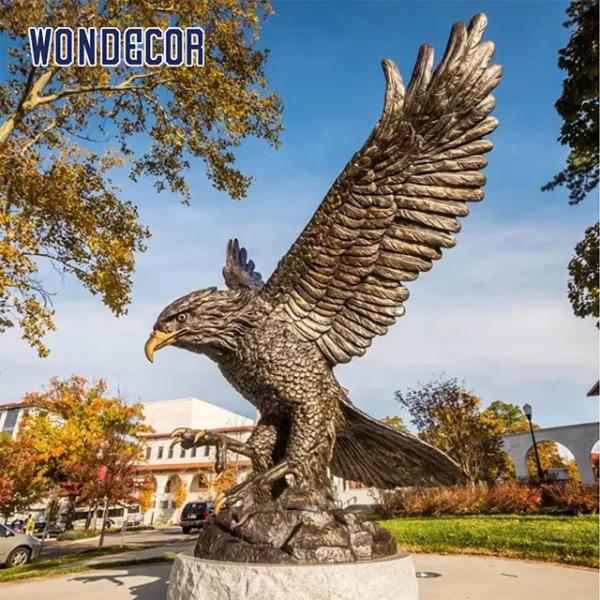 Águila alada Escultura Estatuas de bronce Escultura artística