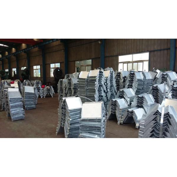 Highway Road Vehicle Barrier Galvanized Powder Coated Thrie Beam W Beam Guardrail