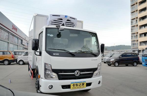 3 Ton Small Cooling Van Refrigerated Freezer Truck , Manual Refrigerated Box Van