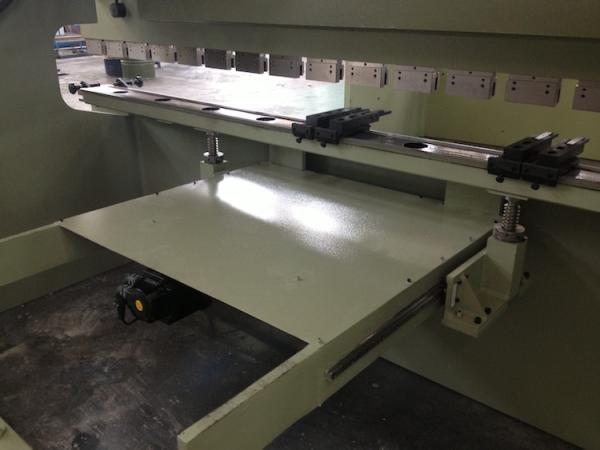 Le CE et les CQC Metal la tonne hydraulique 2500mm /3200mm/4000mm de la machine à cintrer 125 de feuille