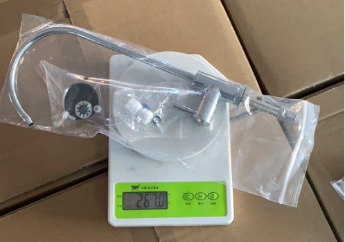 Recambios de cobre amarillo cepillados del filtro de agua del RO el platear de Chrome del grifo del lavabo del cuarto de baño del fregadero