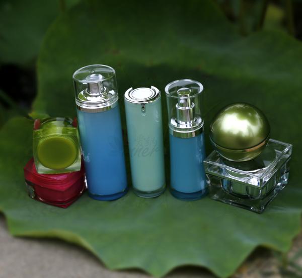 Skin Care Plastic Airless Cosmetic Bottles With Pump Silk Screen Printing