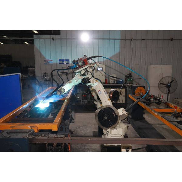 Dispositif de rinçage avant à trois virages pour camions à eau Zoomlion: alliage d'aluminium, buse en forme de U, jet d'eau cylindrique, nettoyage de route