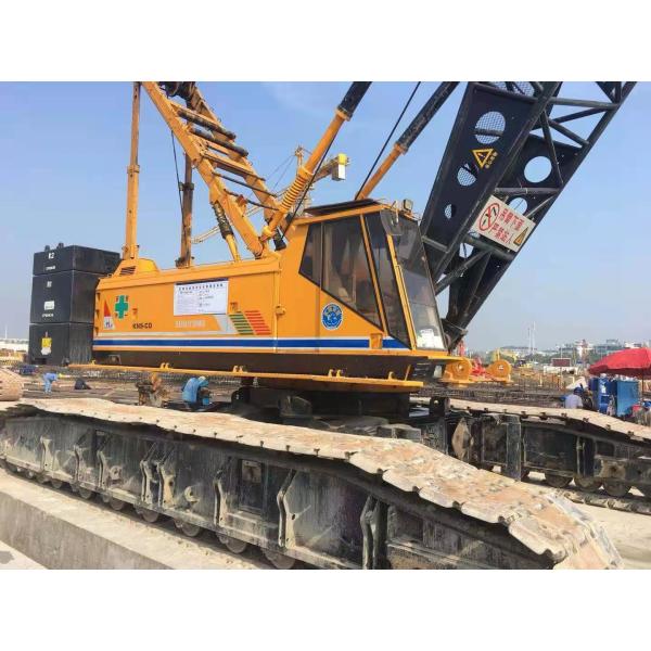 Red 110KW 2100RPM Full Rotary 40T Tire Mounted Crane