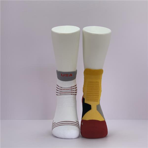 Breathable Quick Dry Beauty Socks for Men Custom Logo Regular Style Athletic Grip Socks