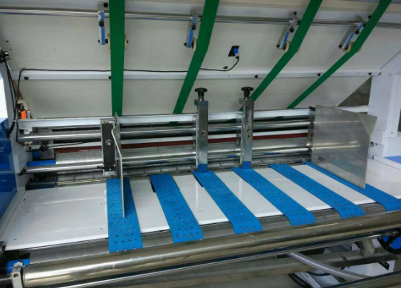 1.5mm de precisión máquina laminadora automática de flauta