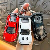 Des porte-clés en forme de voiture personnalisée en mini-simulation