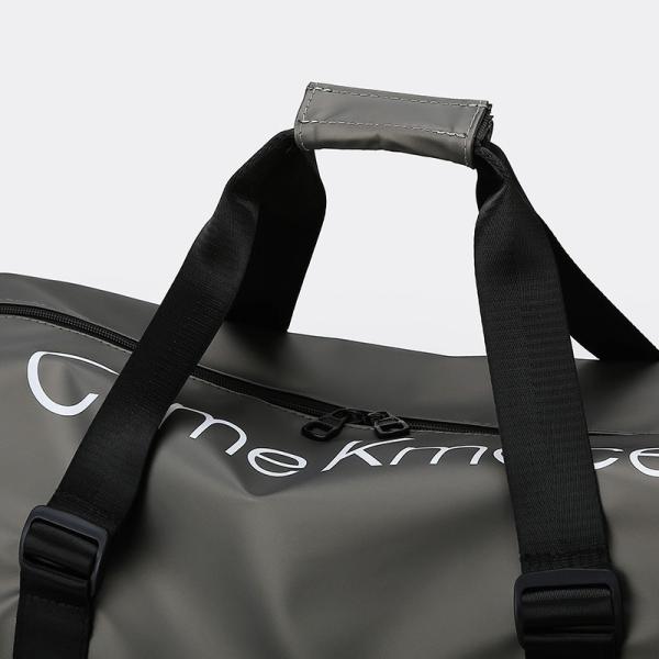 Ярко окрашенная спортивная сумка из нейлона с регулируемыми ремнями