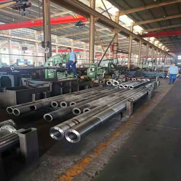 Plastic granulator screw and barrel
