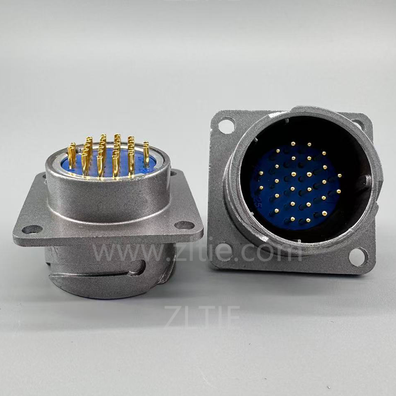 FQ24 Series 26-Pin Square Flange Male Socket
