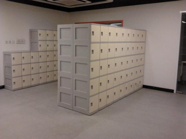 Keyless 5 Tier Beige Plastic School Lockers Corrosion Proof / Highly Water Resistant