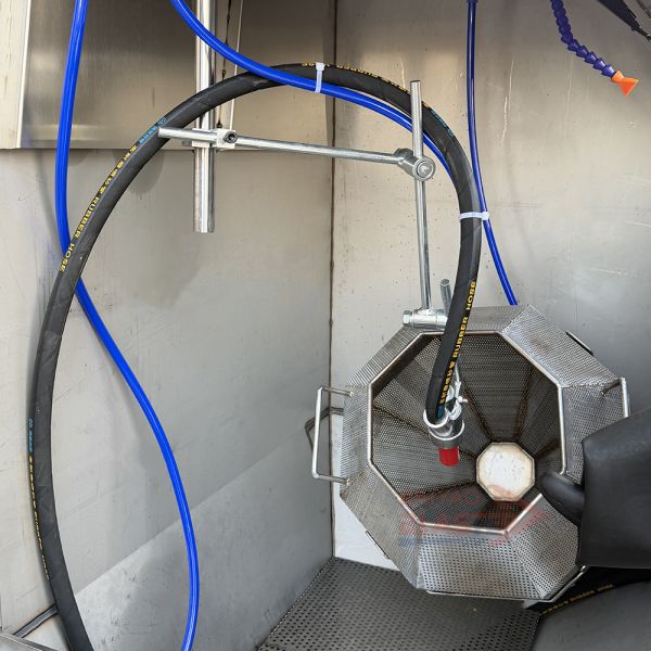 Small Automatic Wet Vapor Blasting Machine For Batch Hardware Parts Processing