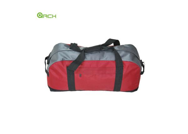 Os punhos duplos contrastam o saco de Duffle de nylon da cor