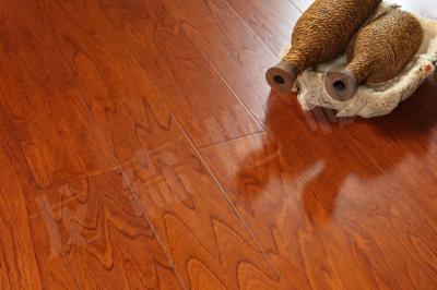 Plancher en bois de noix mandchou