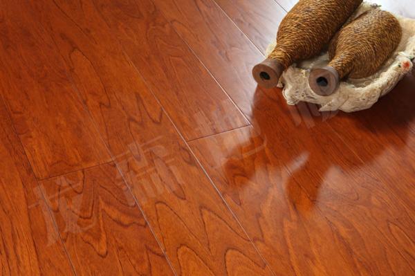 Plancher en bois de noix mandchou