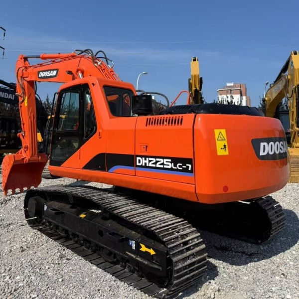 22 Ton Used Doosan DH225LC-7 Hydraulic Excavator Reliable Korea Digger for Earthmoving & Road Building Works