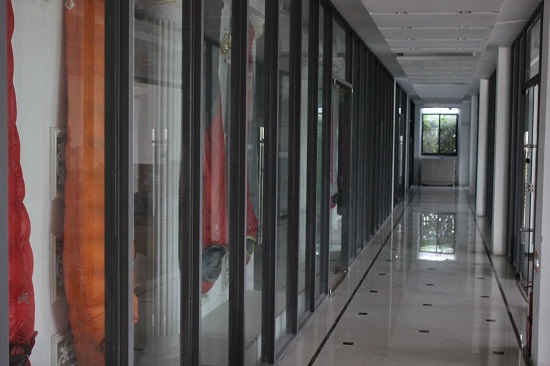 Гамак нейлона полиэстера на открытом воздухе располагаясь лагерем