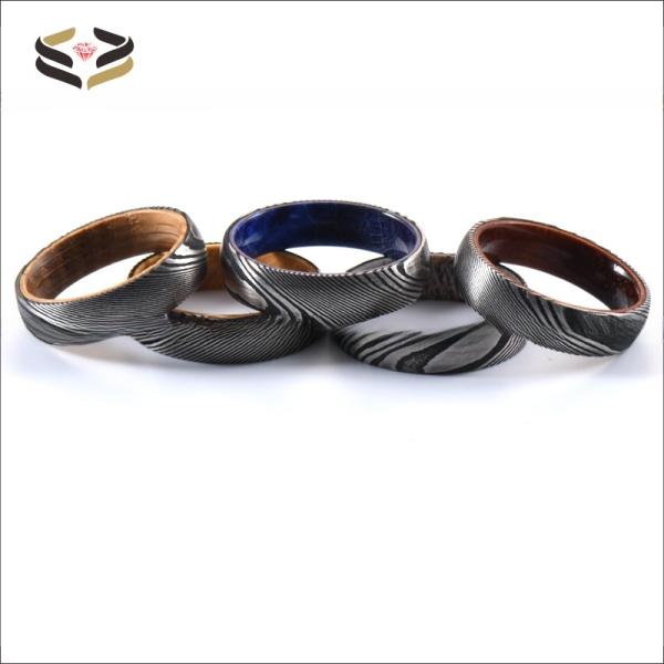 Anneaux de mariage de Damas gravés 6 mm 8 mm avec incrustation de manche en bois bleu violet