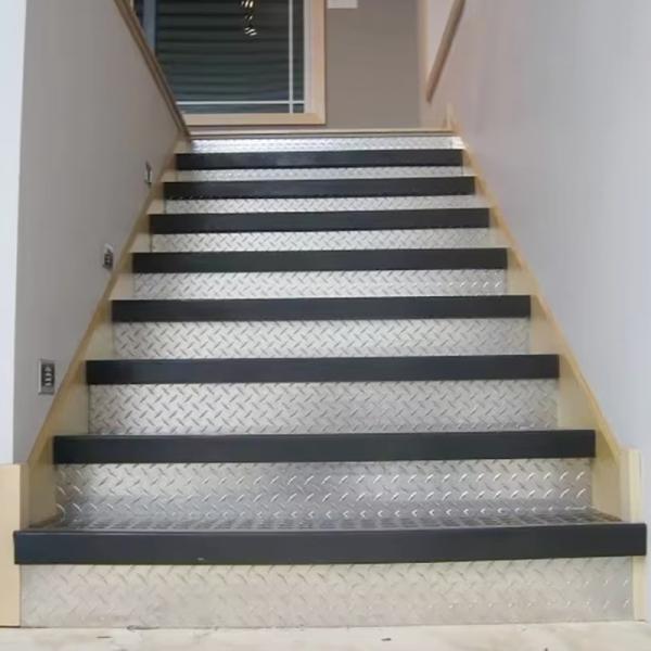 1050 3003 4 x 8 aluminum diamond plate sheets laminated aluminum foil are primarily used as anti-slip and decorative materials.