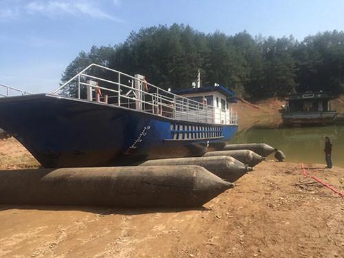 Dia 2.5 Meter Marine Air Bags 8 Layer Ship Launching Airbags 20m Length