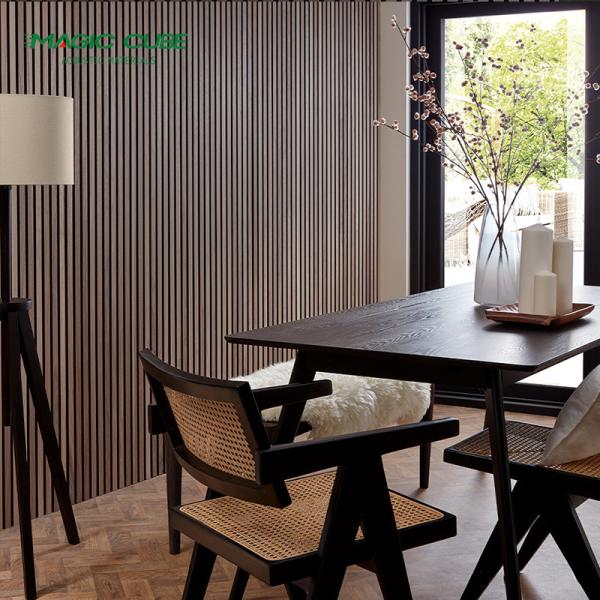 Tabela decorativa de absorção sonora de paredes e tetos interiores com folheado de madeira esfarelado