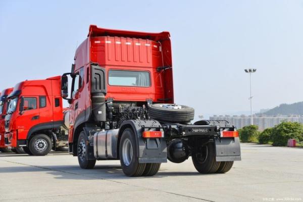 Half a Row Seat Rows Dongfeng Tianlong KL 385 HP 4X2 Tractor Trucks with Touch Screen