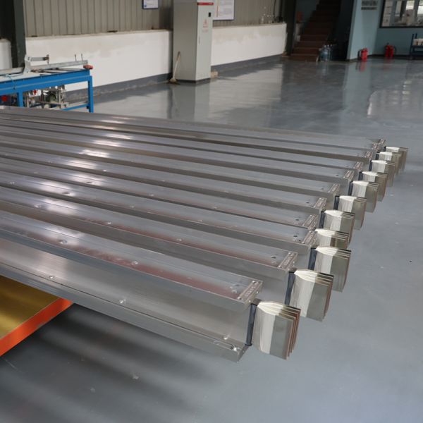 Cables de alimentación Sistema de canalización de barras colectoras Conducto de barras colectoras denso IP54 IP66