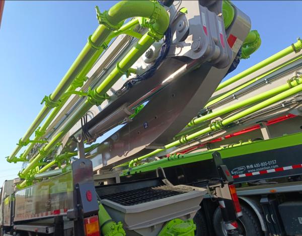 USED ZOOMLION 47M pump truck in Mercedes Benz chassis Concrete Pump construction machine