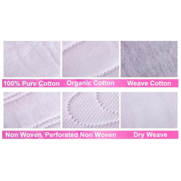 Устранимые женщины нося пользу дня продуктов заботы санитарных салфеток женственную