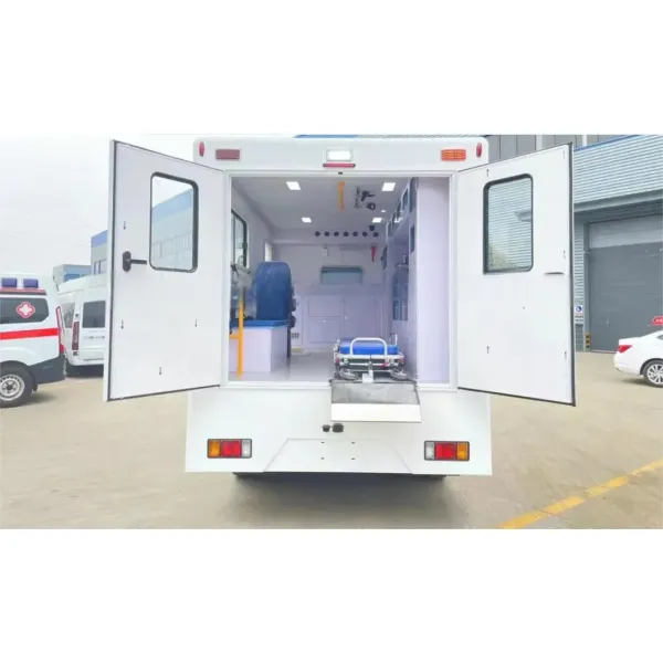 All Driven Diesel 4X4 Van Cargo Model Isuzu Isolation Ambulance
