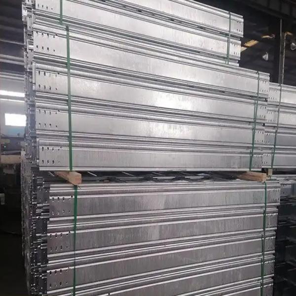 Résistance à la corrosion plateau de câbles galvanisés à chaud 25 mm-150 mm hauteur intérieur / extérieur