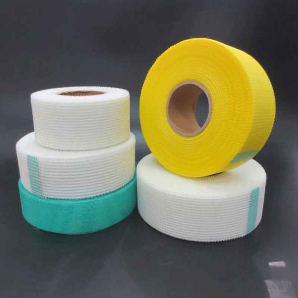 Fita comum do drywall pegajoso alto da fibra de vidro para a diferença da parede que repara o material