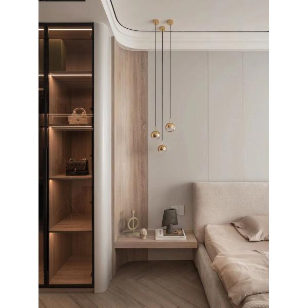 O armário luxuoso do molho do quarto dos armários da sala de hotel do vestuário integrou