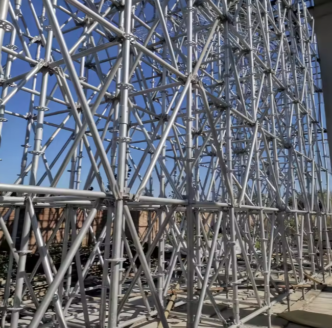High Strength Mobile Scaffolding System with 500 kg Load Capacity, Adjustable up to 10 meters and Tool-free Quick Assembly