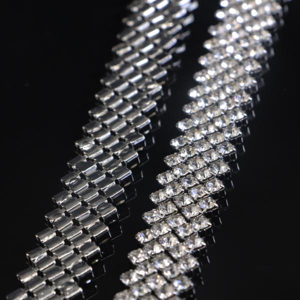 1.5cm Wide Silver Rhinestone Necklace Copper Material For Women Clothes ODM