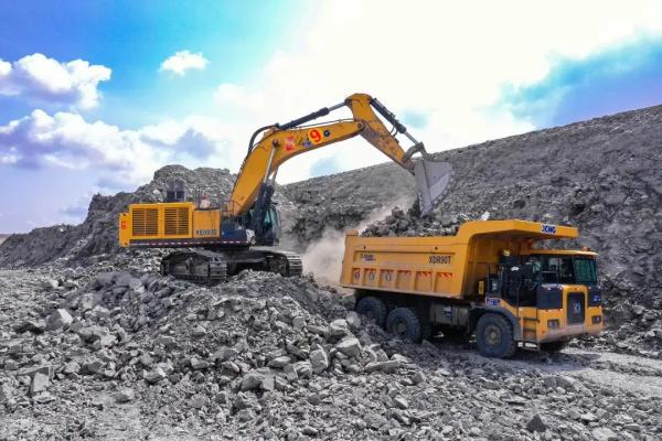 MANUAL TRANSMISSION TYPE WIDE BODY MINING DUMP TRUCK 6x4 2 PASSENGERS