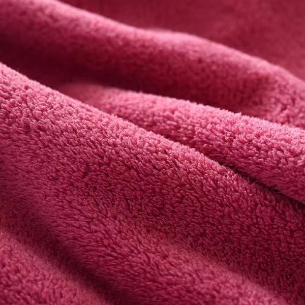 Un ensemble de serviettes en velours de corail Adorable dessin animé Parfait pour le bain des enfants