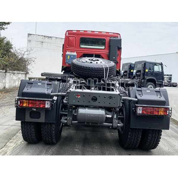 SINOTRUK Poids lourd livraison rapide camion tracteur Howo 371HP 6X4
