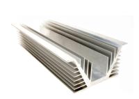 L'extrusion en aluminium du radiateur 6063 a anodisé l'inverseur de usinage de commande numérique par ordinateur